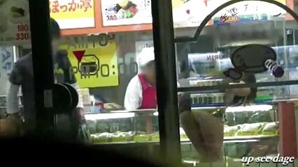 Una MILF con grandes tetas no perderá un pene.
