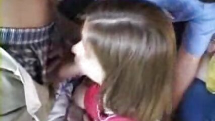 Beso besado amante maduro belleza pelirroja con gafas chupando diligentemente Poseidón follando a la sirenita lujuriosa. un joven aprende a follar con una chica pelirroja