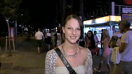 Morena de lujo gime durante el sexo con su amante