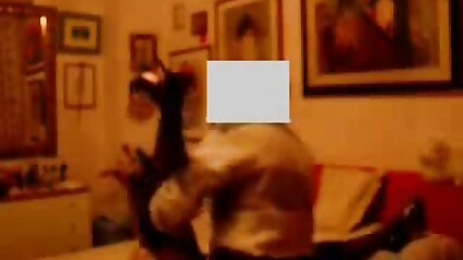 Arreglé el teléfono y puse al vecino en el falo.